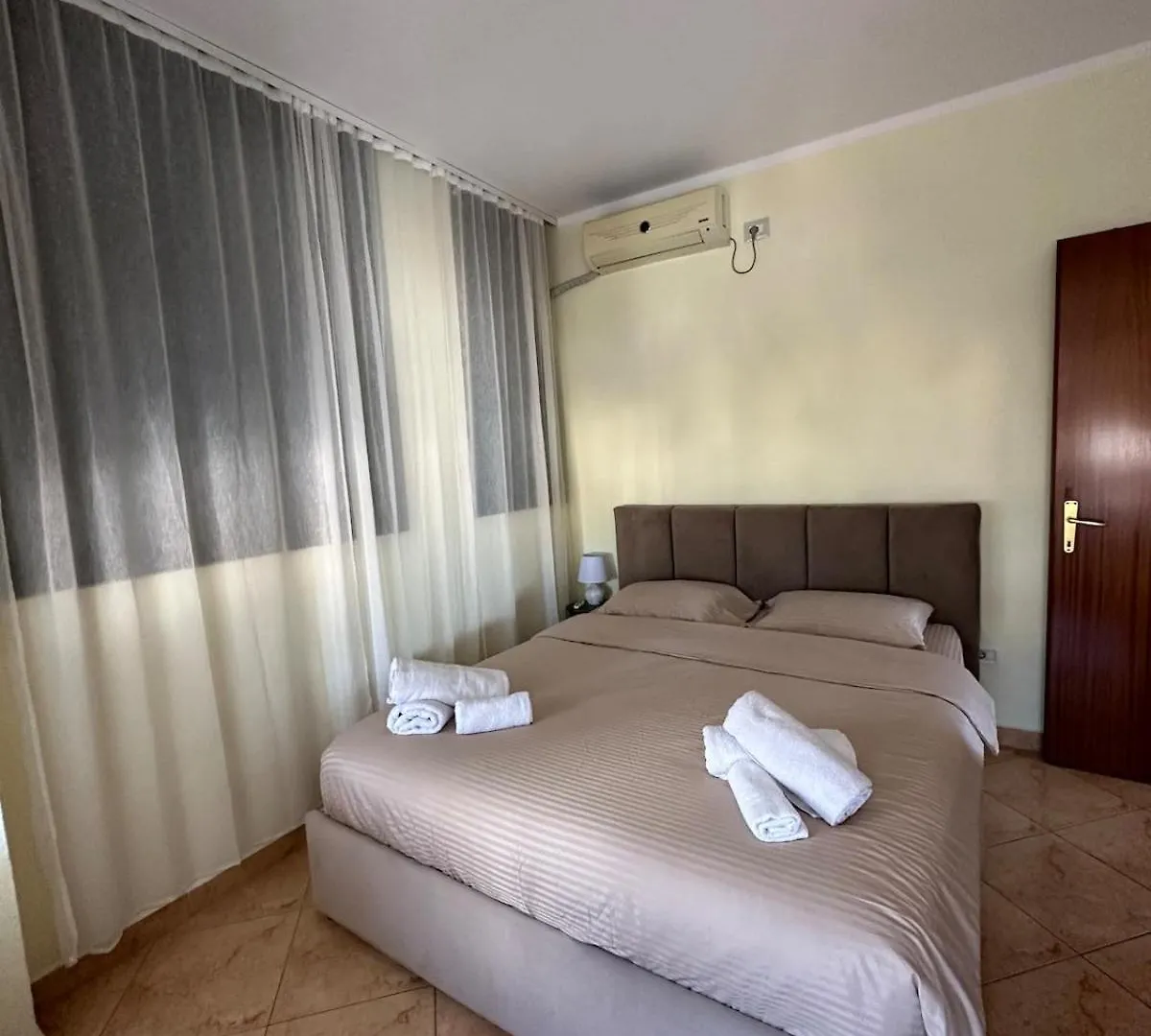 Robisa Escape Your Ideal Getaway Tirana 0*,  Albánie